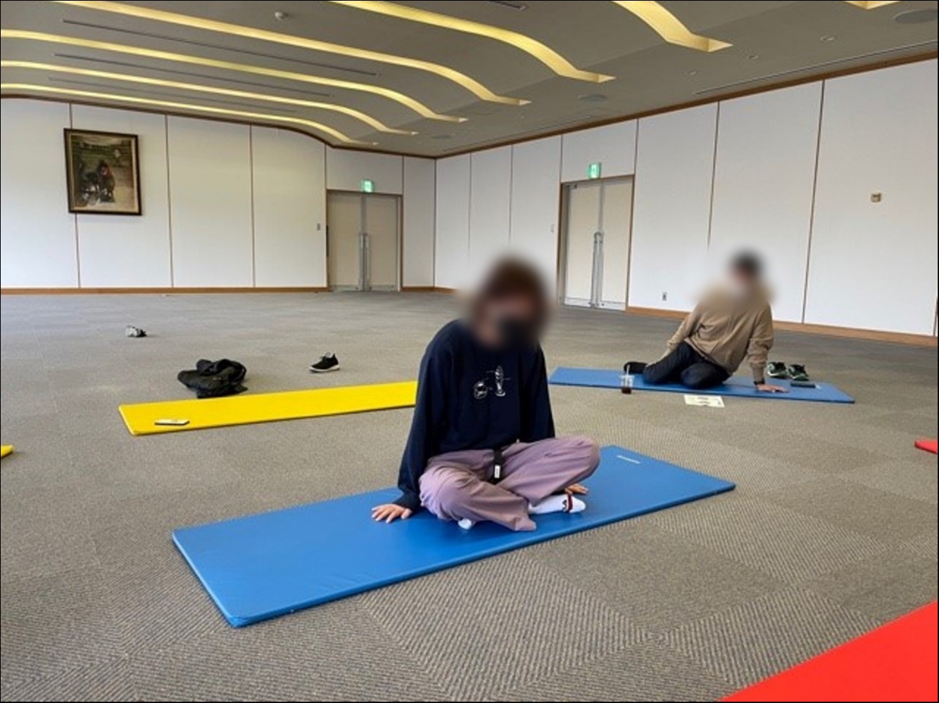 会話を通して「人」と「自分」を知り、
このワークの参加者同士の関係を築いていきます。
実際の社会で行う、人間関係の作り方を実践で学びます。