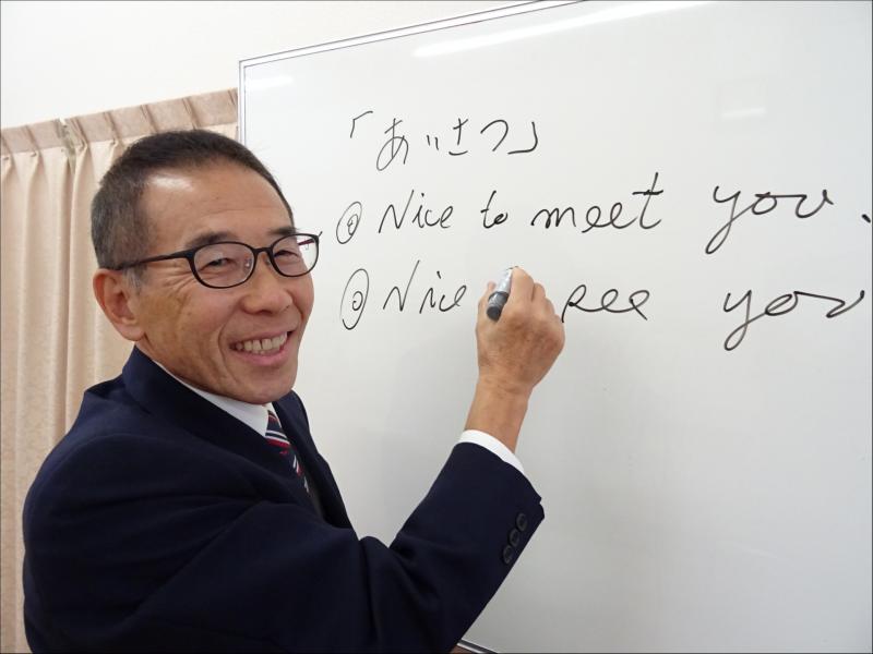 「KTN西日本文化サークル」のクラスの場面です。外国人と初めて会ったときと2度目に合った時の「挨拶」の違いです。ここから会話がスタートしていきます。
