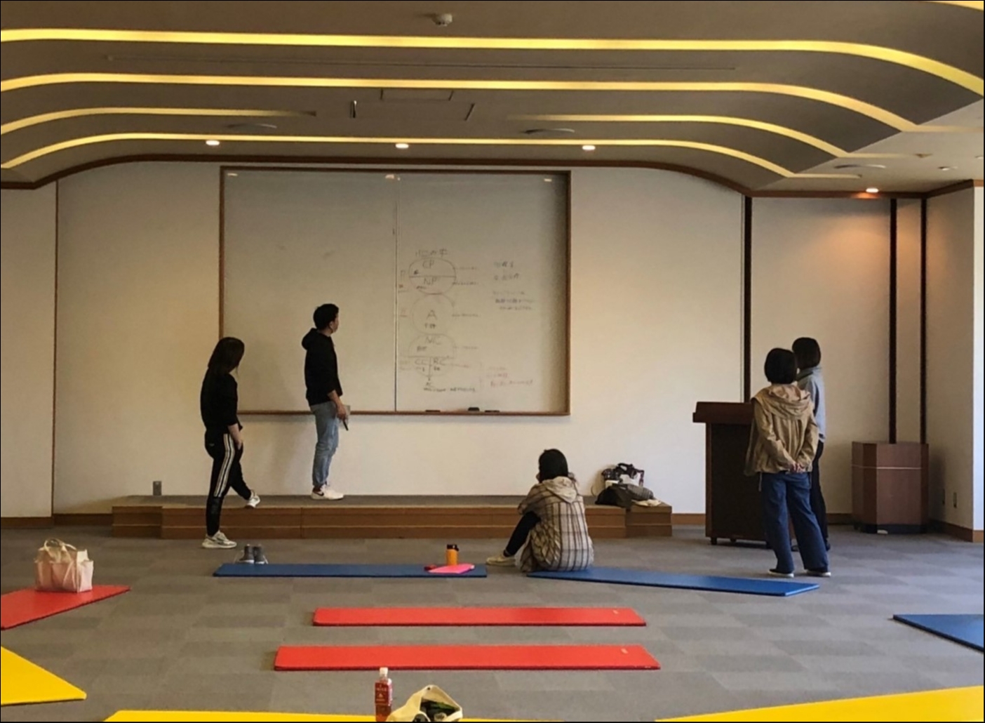 当ワークショップでは、
社会で起きる様々な場面を毎回設定して、
会話をしていきながら、会話というものに慣れていきます。