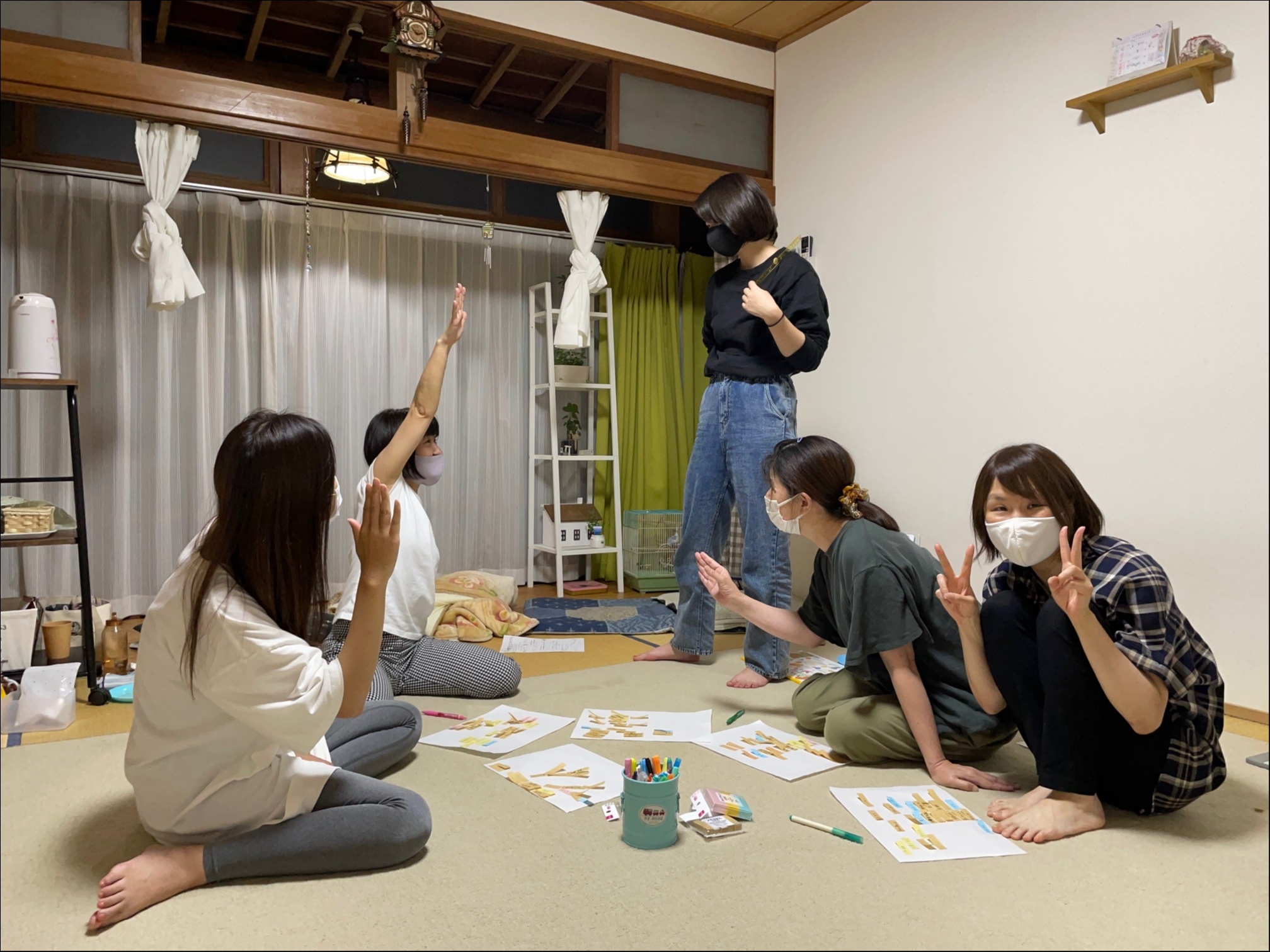 <ワークショップの流れ(予定)>
14:00 頃 はじめに(自己紹介や簡単なゲームを行います)
14:30 頃 ワークショップ「レッテルツリー」
15:45 頃 おわりに(まとめや次回のご案内など)
16:00 頃 終了